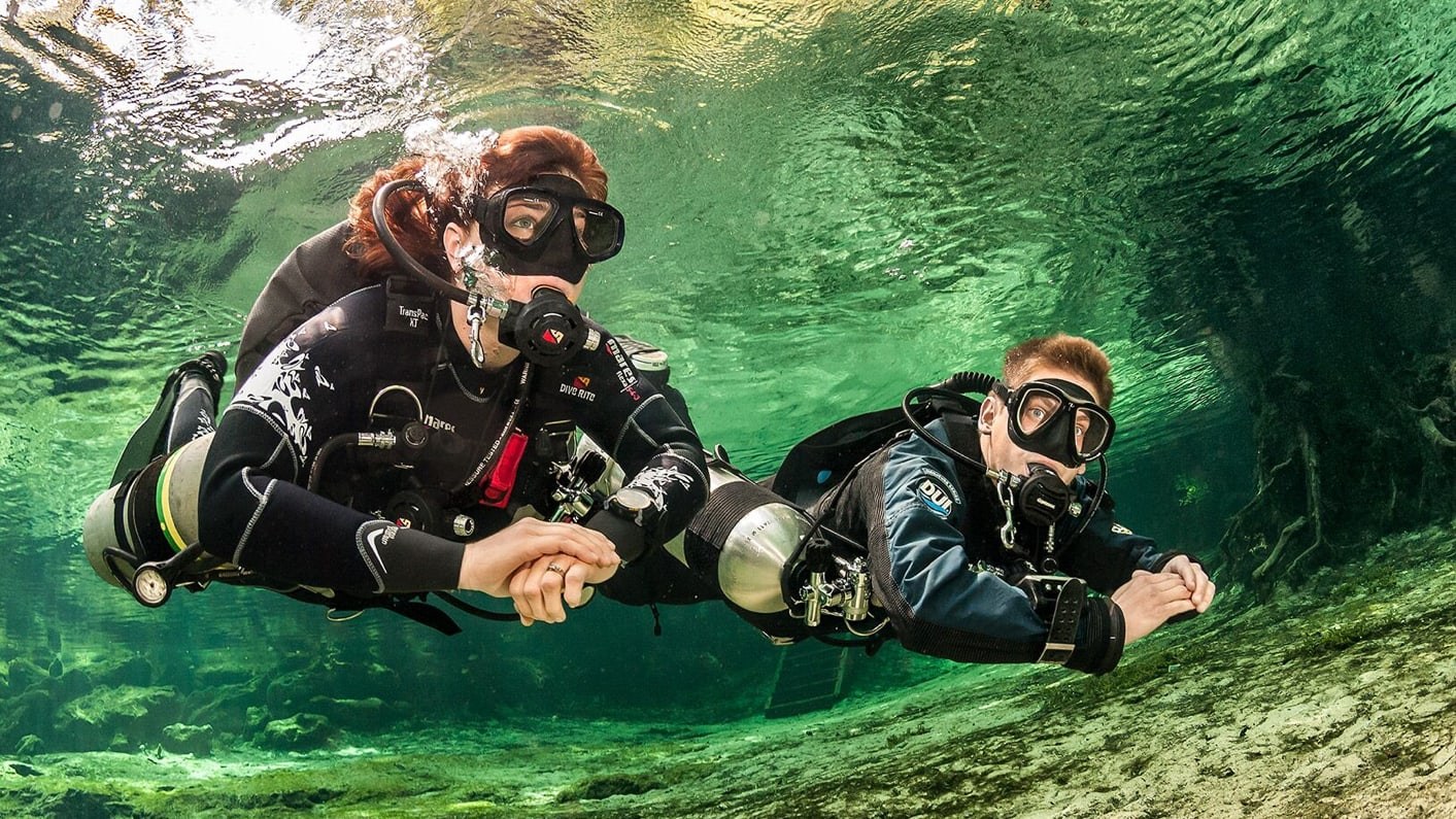Specialty Instructor route — sidemount divers underwater